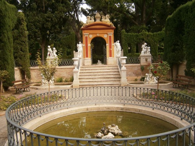 ヨーロッパの格調あふれる「ビベロス庭園」