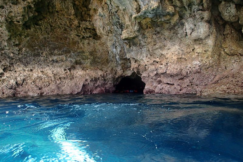 スノーケリングでも楽しめる沖縄・青の洞窟は魅力がいっぱい！