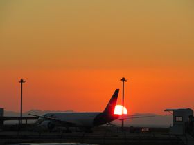眺望絶佳「日本の夕陽百選」に選ばれた関西空港島の雄姿５選
