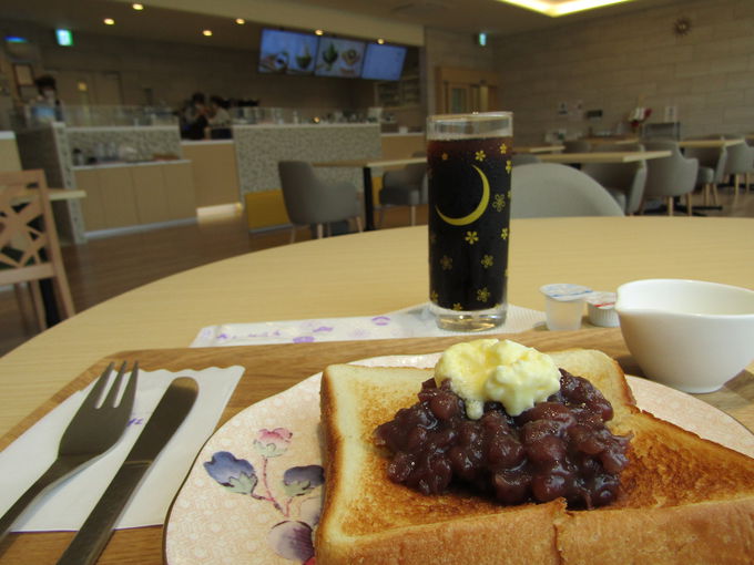 �����σJ�t�F�ŃI���W�i���X�C�[�c�����\