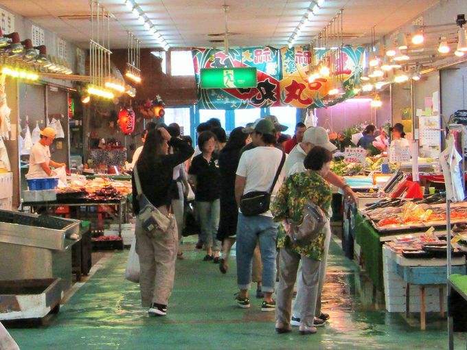 ピチピチの鮮魚が買える！味わえる！「佐野漁港 青空市場」
