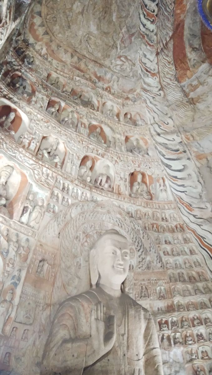 中国の世界遺産「雲崗石窟」は仏教彫刻に囲まれた3D空間！ | 中国