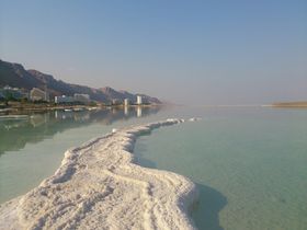 イスラエル首都から日帰り可！死海はファンタジーな塩の世界