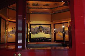 �D�c�M���䂩��̒n10�I�I��̓h���}�ł����ڂ̎j�Ղ̋L���T���l�C��