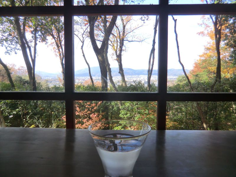 京都・吉田山山頂に佇む究極の穴場カフェ「茂庵」、BGMは木々のそよぎ♪茶室もあります！