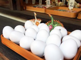 京都の隠れ名所・田中神社では、卵形の「おみくじ」がひける！