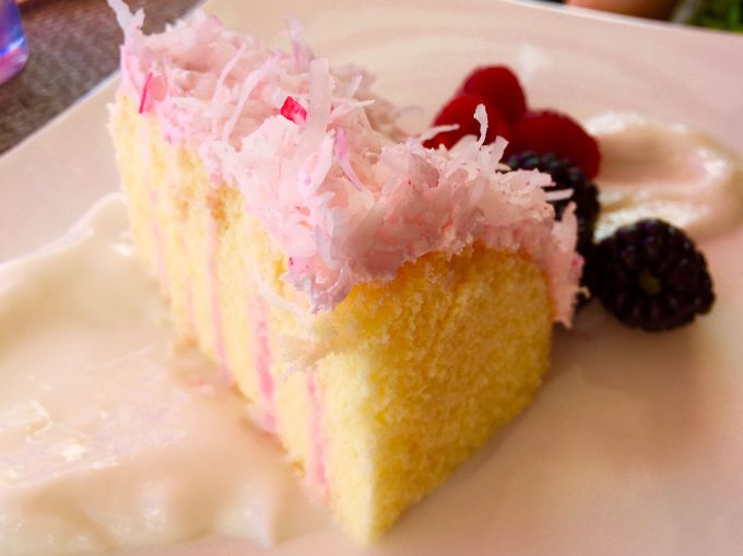 おすすめは「特製ピンク・ハウピア・ケーキ」
