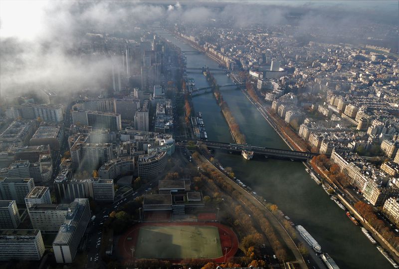 第3展望台は雲の上！パリ全体が見渡せる眺望