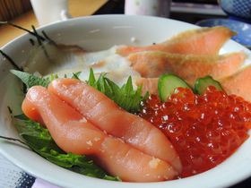 ���̒��̌�������`�I�H�ނ̕�Ɂu�k�C�����V���v��B���O���������h�I�̋L���T���l�C��