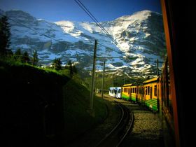「世界の車窓から」の風景が楽しめるスイス登山列車の旅はハイジの世界そのもの！