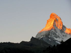 マッターホルンの朝焼けと氷河の絶景！スイス「ゴルナーグラード展望台」へ！