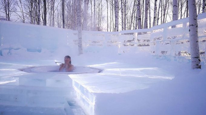 神秘的な氷の露天風呂が温泉に！入浴は宿泊体験者だけ