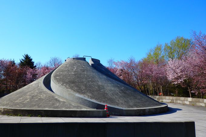 札幌 モエレ沼公園にはピラミッドも アクセス 遊具 公園内基本ガイド 北海道 Lineトラベルjp 旅行ガイド