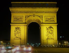 �p���u�M����v�͐��E�𖣗����鍂��50���̖�I���E��Y����Ȃ����Ė{���H�̋L���T���l�C��