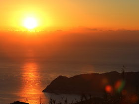 �����̏o�ƕx�m�R�ƊC�I��i����y���ޔM�C�E���x�̑�W�]