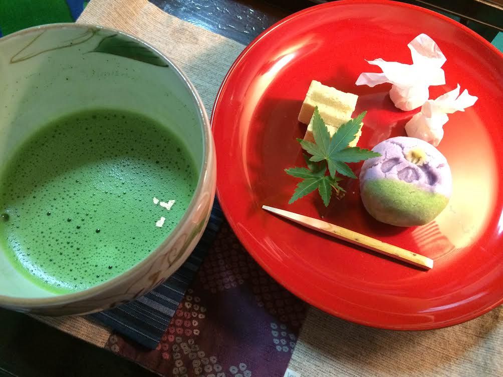 抹茶と和菓子でほっこり！金沢の寺カフェ「宝勝寺」の喫茶室とガーデンを満喫