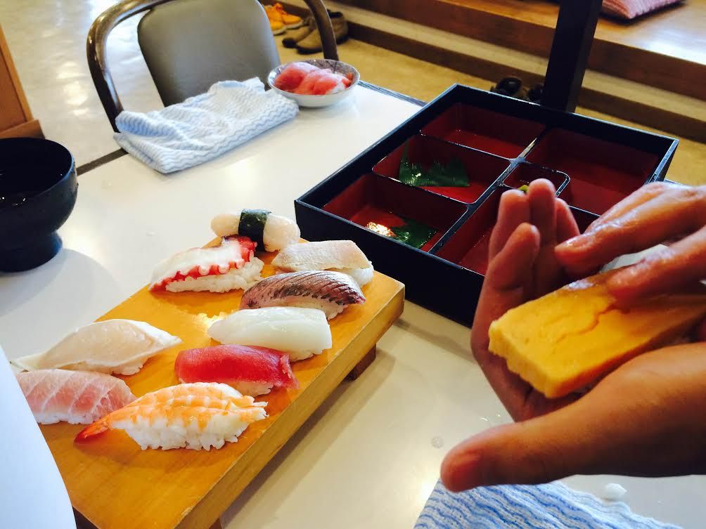 伊豆高原でにぎり寿司体験！食事処あかざわで生わさびのきいたオリジナル寿司を食べよう！