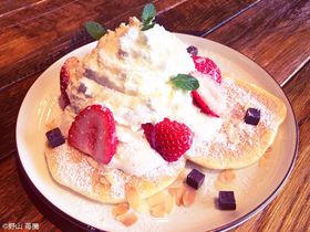 和歌山の完熟苺・まりひめのパフェ＆パンケーキをFAVORITE COFFEEで！