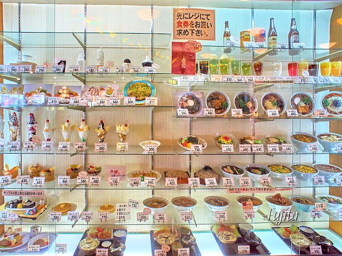 マルカン百貨店大食堂は昭和を感じるレトロ風情も魅力