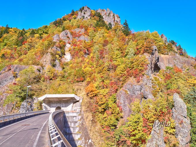 北海道 豊平峡の紅葉ベスト５ 電気バスや徒歩でダム湖の紅葉狩り 北海道 Lineトラベルjp 旅行ガイド