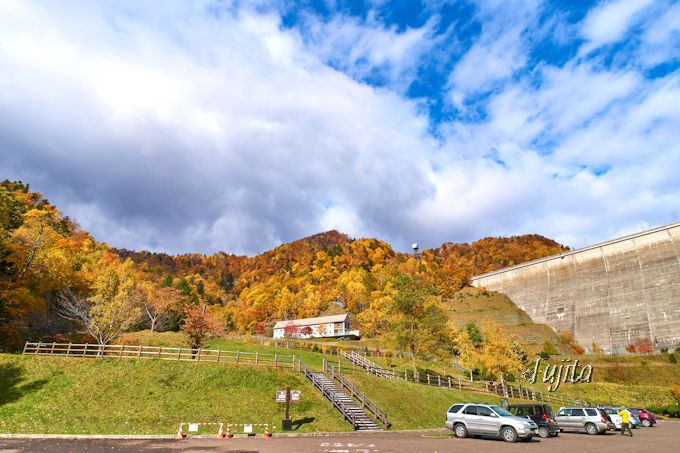定山渓ダムの紅葉を上から見物！