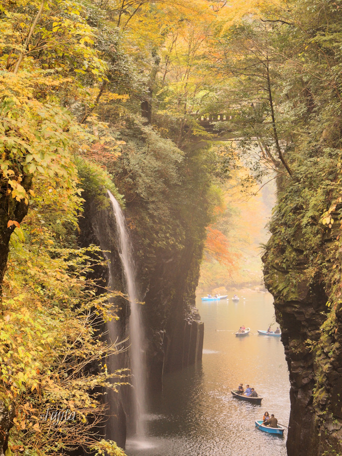 高千穂峡の紅葉は宮崎を代表する名所 天孫降臨の地で紅葉狩り 宮崎県 トラベルjp 旅行ガイド