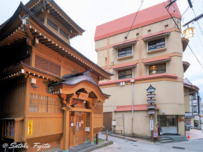 野沢温泉「常盤屋旅館」は大湯に隣接！創業380年の老舗宿