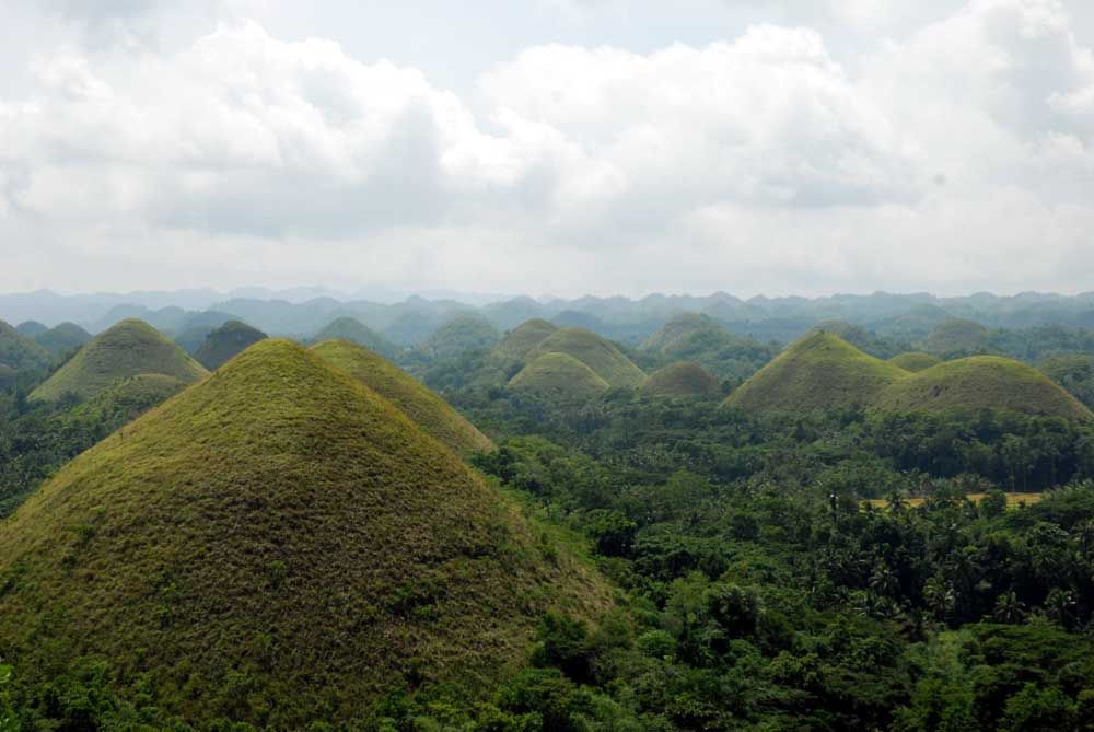 フィリピン ボホール島のチョコレート ヒルズへ 空中から不思議な光景を一望 フィリピン Lineトラベルjp 旅行ガイド