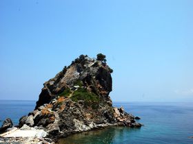 ギリシャ、エーゲ海に浮かぶ伝説の島『マンマ・ミーア！』の舞台へ