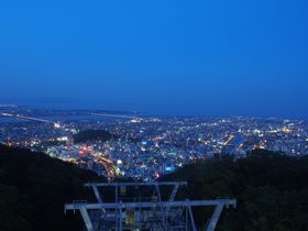 徳島の夜は、市街を展望する万葉の秀峰で〜眉山〜