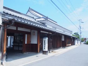 �]�򍑂̒��S�����������ȍ`���`��������E���c�`�̋L���T���l�C��