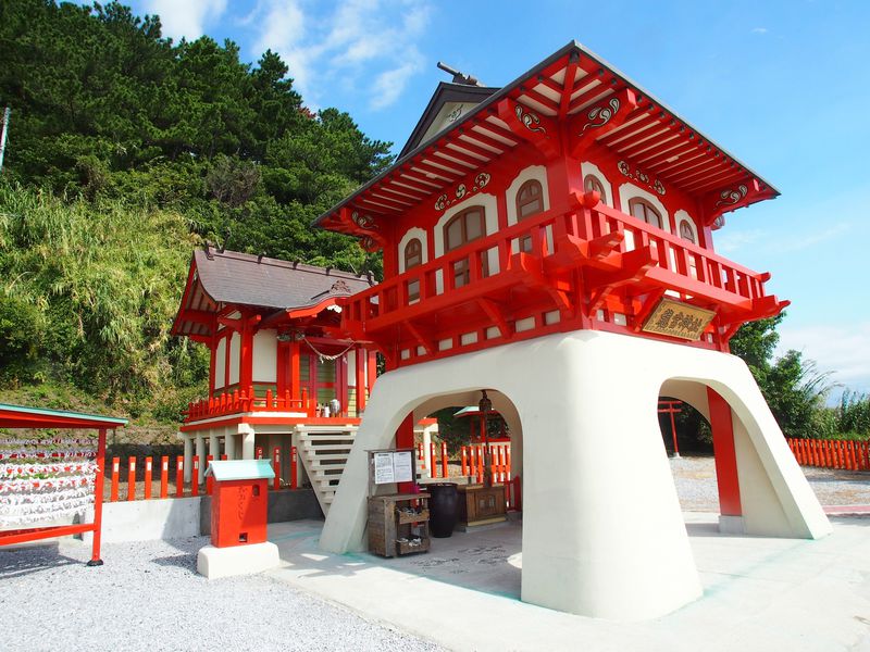 浦島太郎伝説発祥の地！指宿「長崎鼻と龍宮神社」が美しい