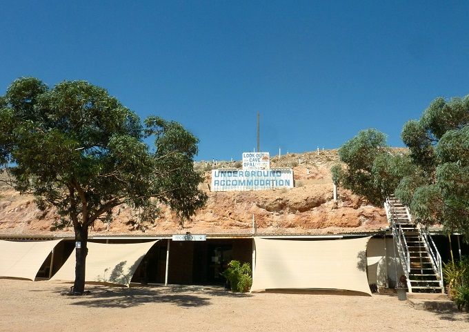 原始人体験 豪州 クーバーペディの 洞窟ホテル オーストラリア トラベルjp 旅行ガイド