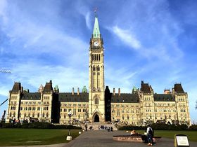 カナダの首都をぐるり一望！オタワの人気観光地「国会議事堂」の無料ツアー