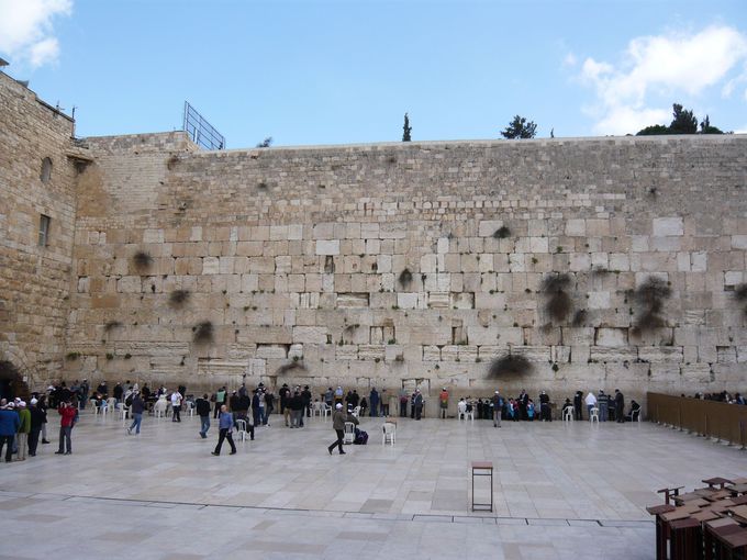 ユダヤ教徒の祈りの場「嘆きの壁」