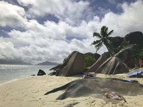 アフリカの秘境ビーチはココ！セーシェル・ラディーグ島の魅力