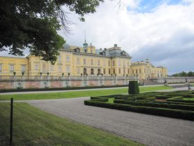 スウェーデンの世界遺産・王妃の小島「ドロットニングホルム宮殿」