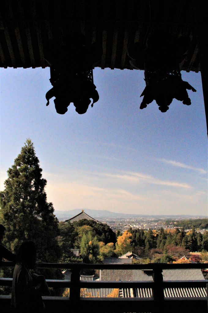 眺望が素晴らしい！山の斜面に建つ「東大寺・二月堂」