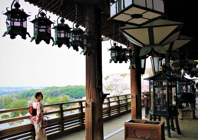 桜の季節にも訪れたい！古都・奈良の幻想的な風景「二月堂」