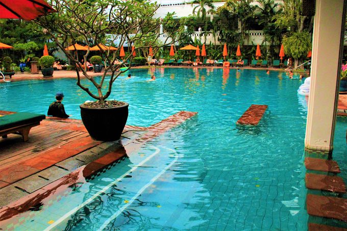 バンコク最大級の美しいプール！「アナンタラ・バンコク・リバーサイド・リゾート＆スパ」