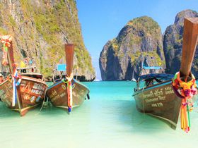 タイ旅行の絶景ビーチ！ピピレイ島、ボートで巡る観光ツアー