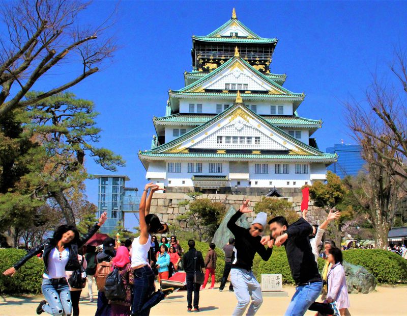 桜も梅も外国人もいっぱい！大阪観光スポット・大阪城の魅力とは？