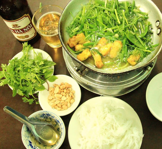 ハノイの人気グルメ「チャーカー」、豆腐料理のブンダウ