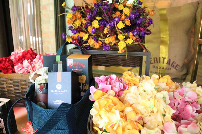 �o���R�N�̃J���}�J���b�g�_�C�i�[�iKarmakamet Diner�j�ւ̍s�����A�A�N�Z�X