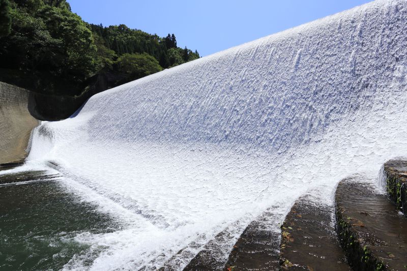 大分「白水ダム」は妖艶な女性のような日本一美しいダム