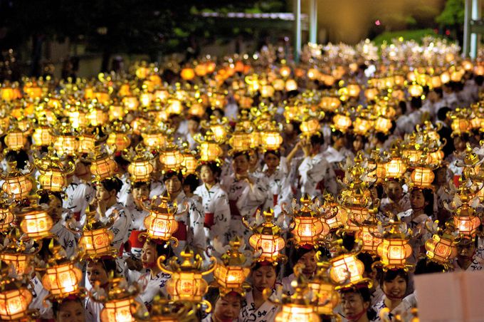 山鹿灯籠祭りのハイライト、千人灯籠踊り