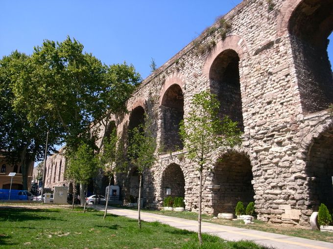 古代ローマ時代の遺構、ヴァレンス水道橋