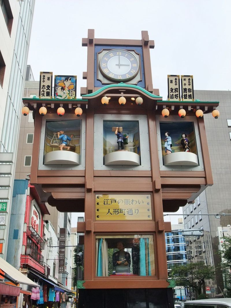 町をいろどる人形たち。東京・人形町「からくり櫓」と、人形焼の名店めぐり！