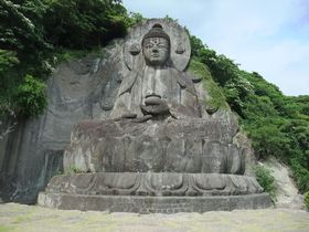 巨大石仏に、スリル満点の地獄体験！千葉・鋸山と日本寺へ。