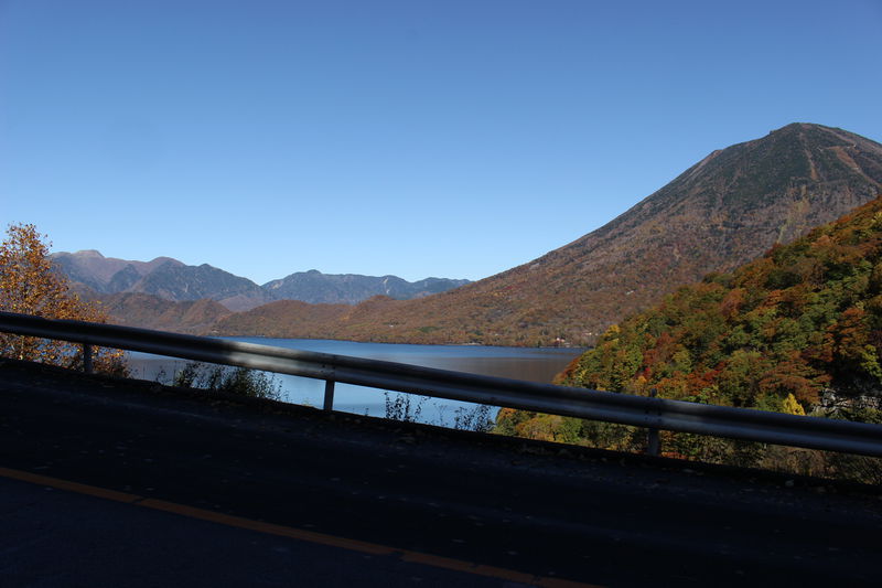 「中禅寺湖スカイライン」は絶景展望台「半月山」へ続く道！